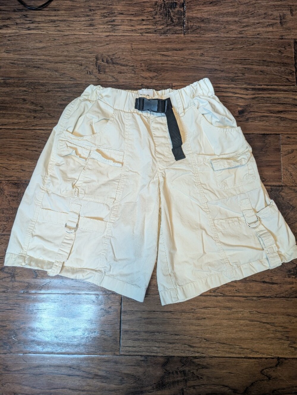 Urban Outfitters BDG Long Cargo Shorts in Cream Size xs